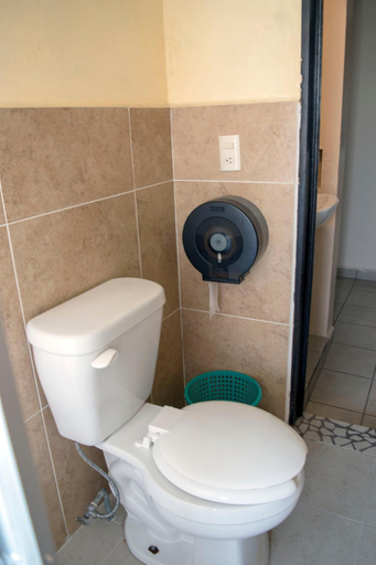 Bathroom 3, Isabel Suites, José Azueta