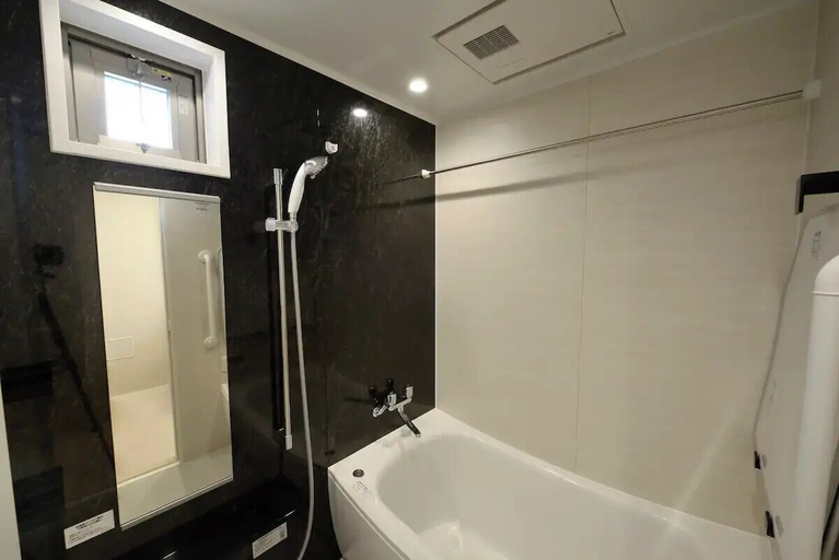 Bathroom, Branchera naha akebono premist R78, Naha