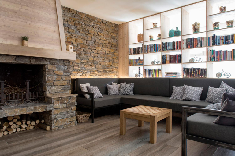 Public Area, La Douce Montagne, Isère
