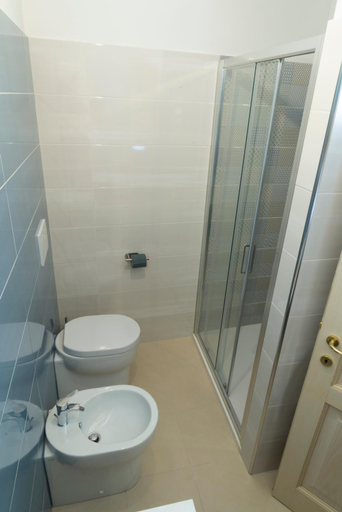 Bathroom 2, Acquerello, Siena