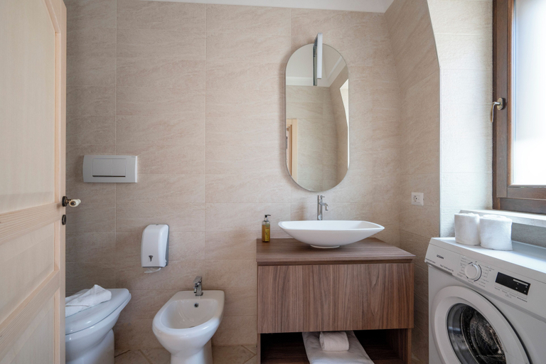 Bathroom 4, TRULLI CONTENTO ROOMS E APARTMENTS, Bari