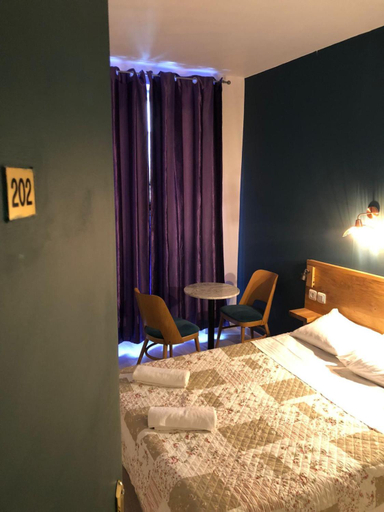 Others 5, Hotel Petit Bastille, Paris