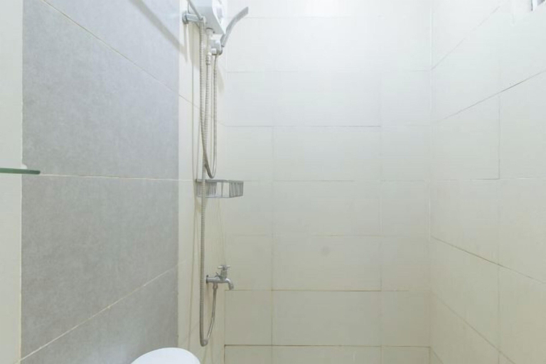 Bathroom 3, RedDoorz @ Marceily Point Resort Guimaras, Buenavista