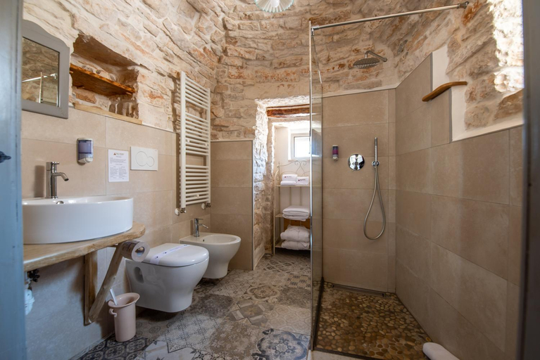 Bathroom, Trulli Holiday Deluxe & Wellness, Bari