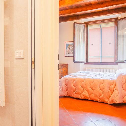 Room 3, Piazza Grande - Italian Homing, Bologna