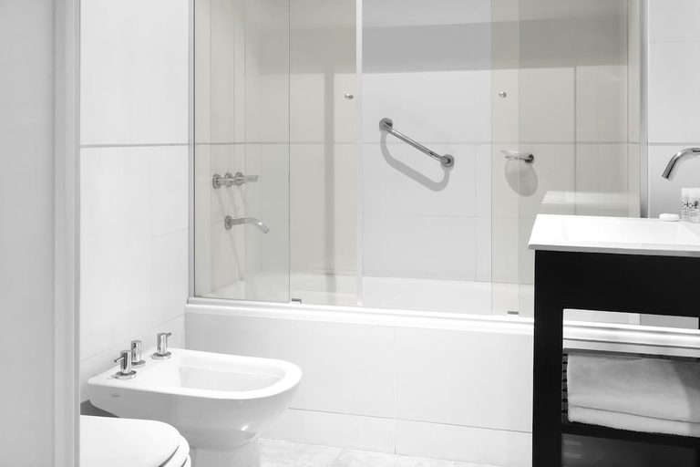 Bathroom 3, CH Recoleta Suites, Distrito Federal