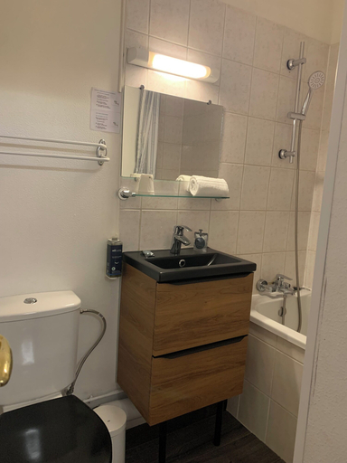 Bathroom 5, Brit Hotel Bleu Nuit, Charente-Maritime
