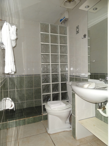 Bathroom 3, Del Rey Apartments