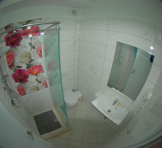 Bathroom 3, Hotel Divers, Vlorës