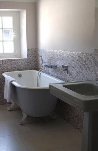 Bathroom 2, Clos Mirabel Self Catering, Pyrénées-Atlantiques