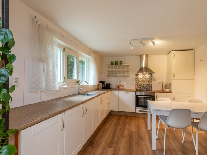 Private kitchen 3, Beautiful Bungalow With Garden, Veere