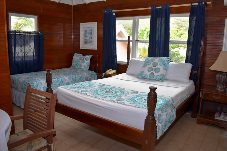 Bedroom 2, Catamaran Hotel Marina