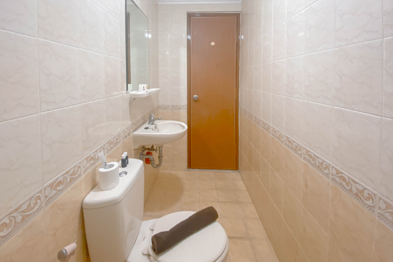 Bathroom 5, Spacious Luxury 2BR at Majesty Apartment By Travelio, Bandung