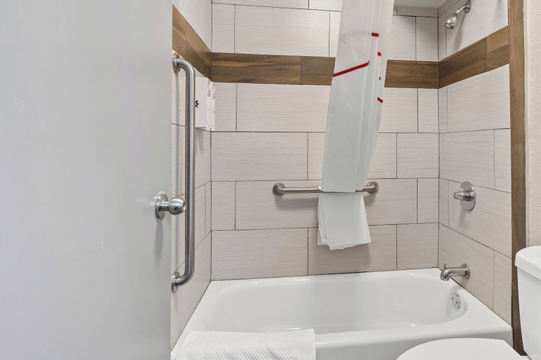 Bathroom 18