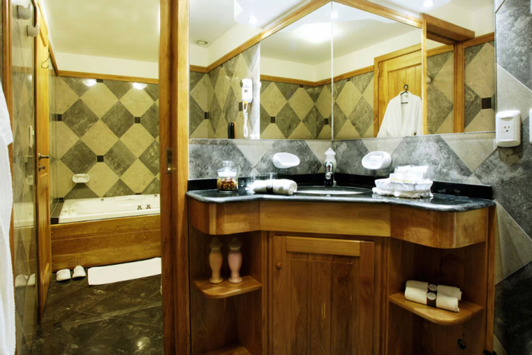 Bathroom 4, Huinid Bustillo, Bariloche