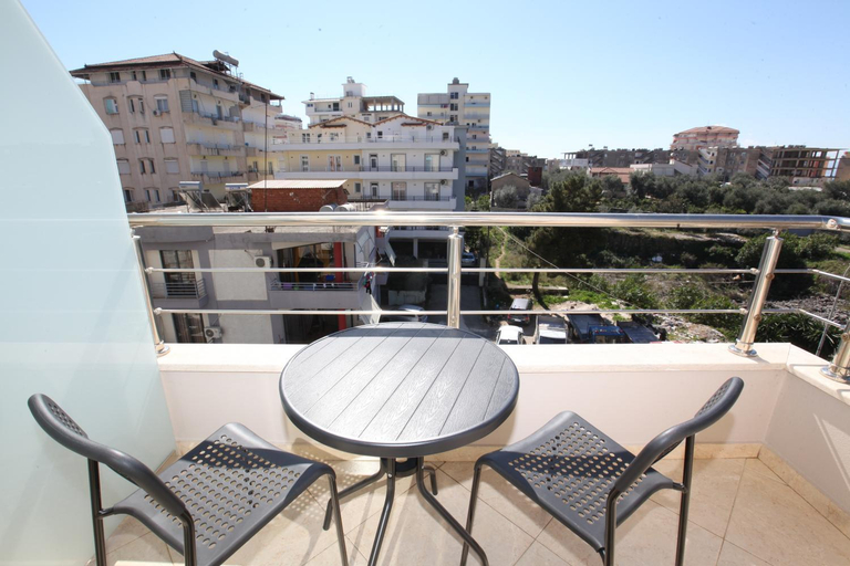 Others 5, Nika Hotel, Sarandës