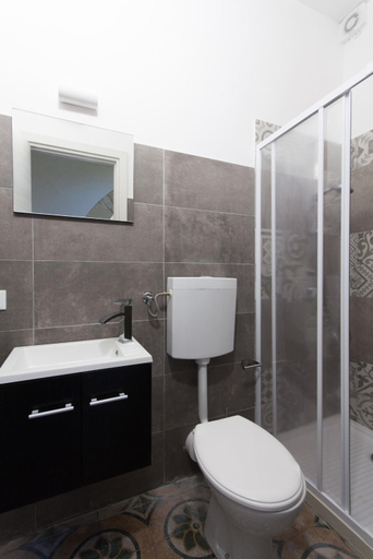 Bathroom 3, Monolocali Leonardo, Trapani