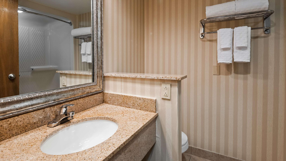 Bathroom 13