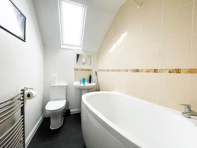 Others 3, One-Bedroom flat in Cheam Village, London