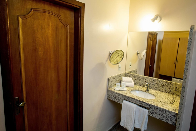 Bathroom 4, Hotel Golden Park Campinas Viracopos By Nacional Inn, Campinas