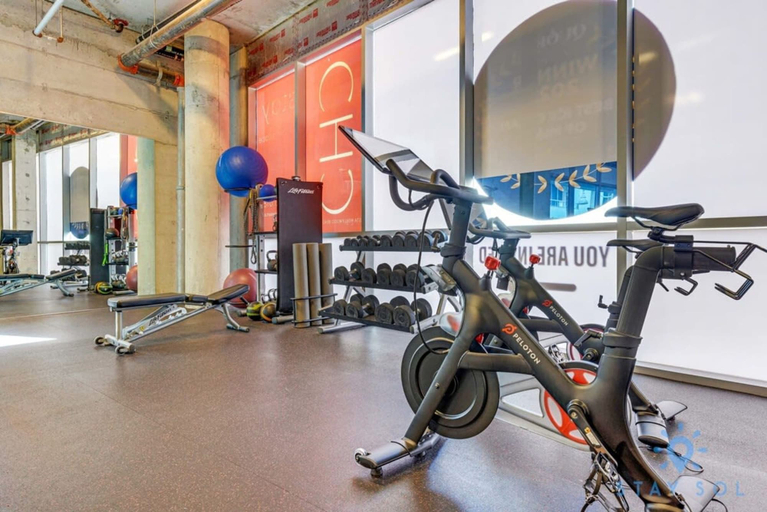 Room 5, Most Liked Home Rooftop Pool Hollywood Beach Gym, Broward