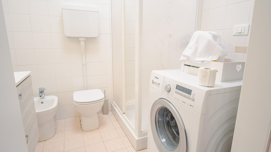 Bathroom 3, Sweet Lake Apartment - Italian Homing, Brescia