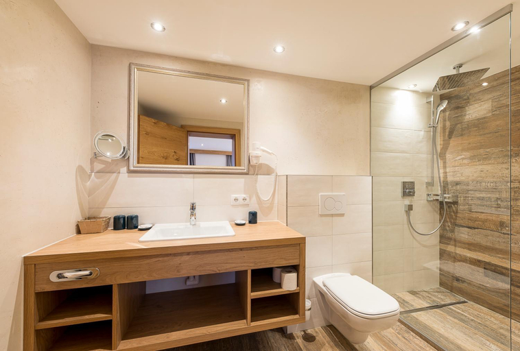 Bathroom, Tuxerstubl, Schwaz