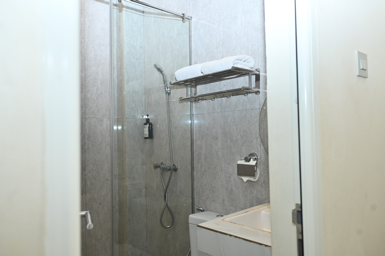 Bathroom 11