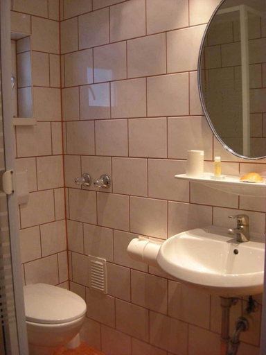 Bathroom 2, Hotel Mariahilf, München