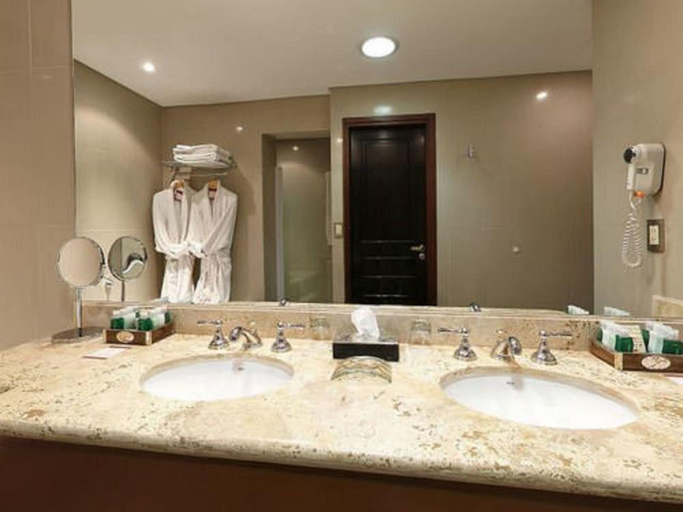 Bathroom 4, ALEJANDRO I HOTEL, Capital