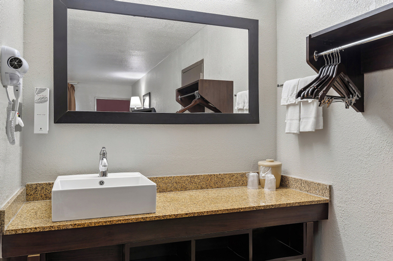 Bathroom 17