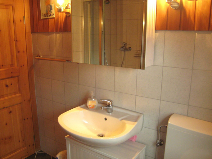 Bathroom 3, Apartment in Langewiese Sauerland With Garden, Hochsauerlandkreis