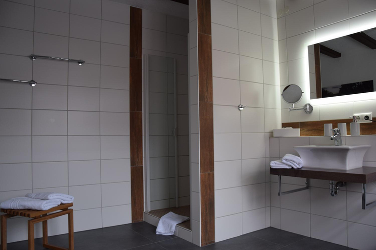 Bathroom 2, Weingut Manuel Sauer, Kitzingen