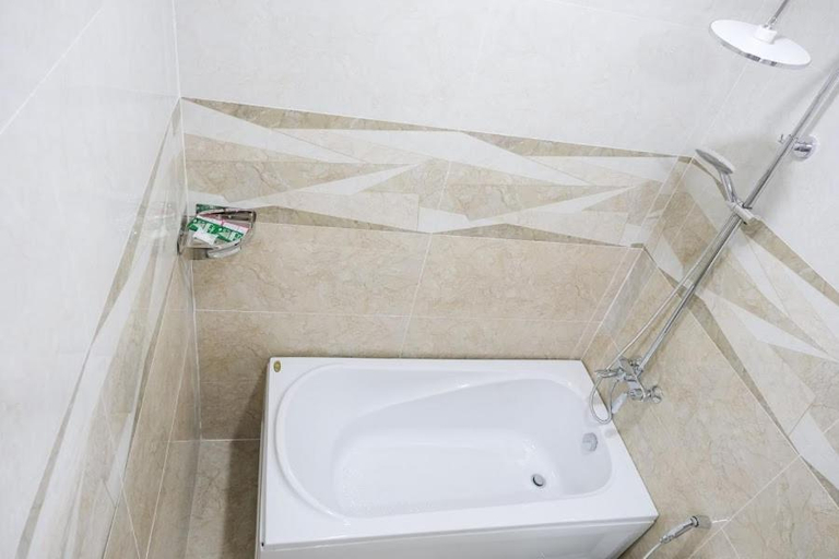 Bathroom 3, Quoc Vinh Hotel