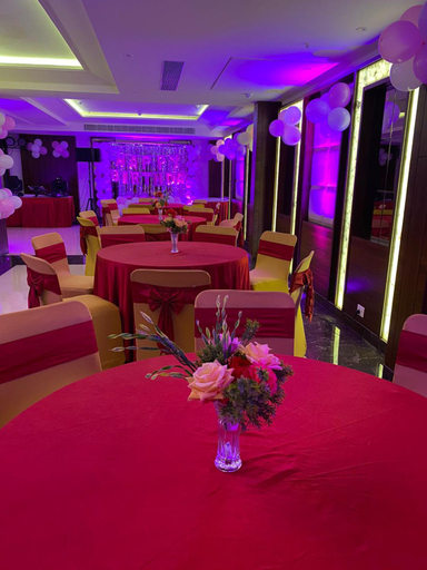 Food & Drinks 4, The Down Town, Kanpur, Kanpur Nagar