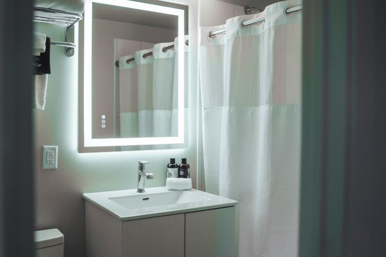 Bathroom 4, City Center Motel, Ravalli