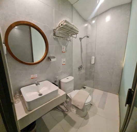 Front One Harvest Hotel Wonosobo - Tap to explore photos