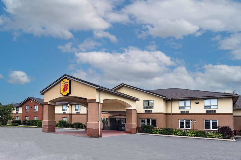 Exterior & Views 2, Super 8 by Wyndham Cornwall, Stormont, Dundas and Glengarry