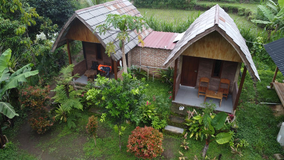Exterior 12