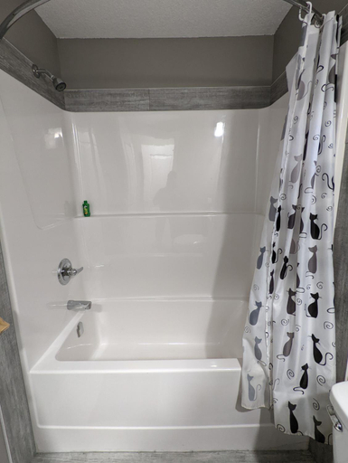 Bathroom 2, Riverside Motel & Suites, Division No. 1