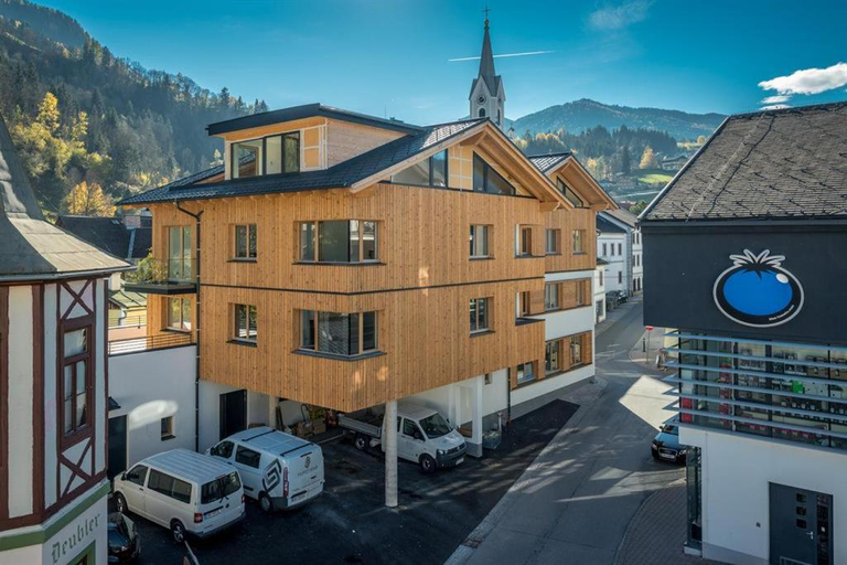 Exterior & Views