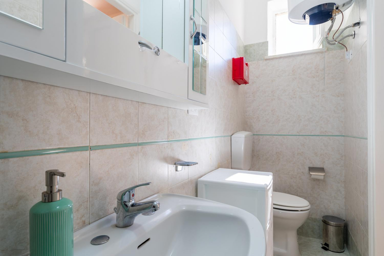 Bathroom 2, Leondoro - Pirandello, Palermo