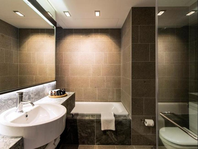 Bathroom 25