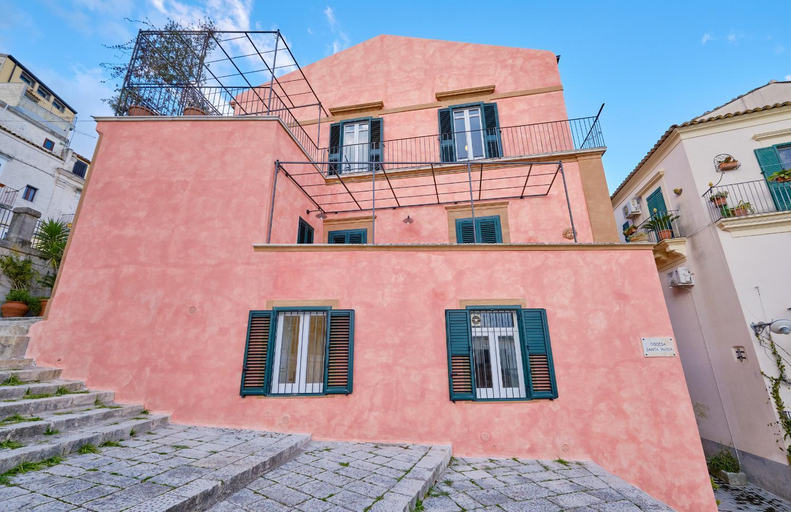 Others 2, Casa Rosa, Ragusa