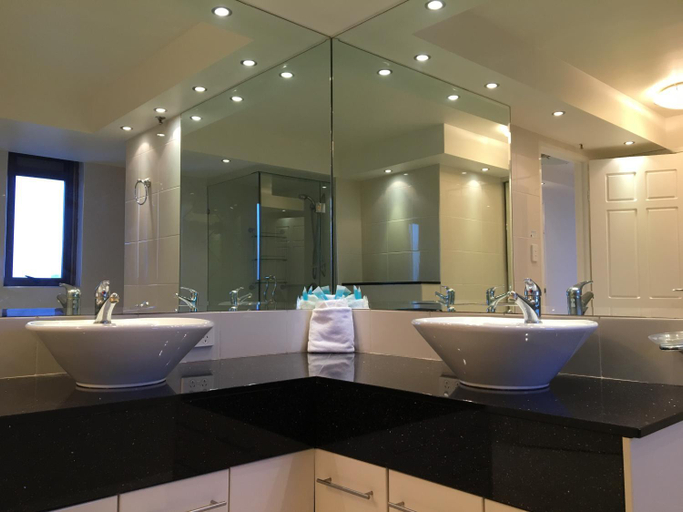 Bathroom 5, Surfers Century Oceanside Hotel, Gold Coast