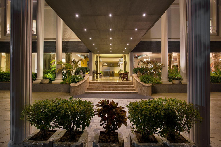 Exterior & Views