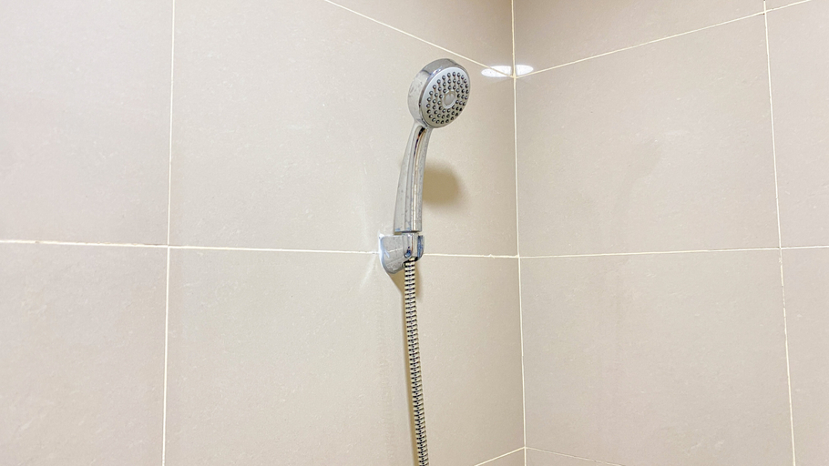 Bathroom 5, Minimalist and Compact Studio (No Kitchen) at Apartment B Residence By Travelio, Tangerang Selatan