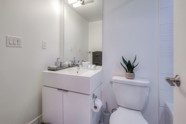 Bathroom 2, Toronto Lakeshore Bliss, Toronto