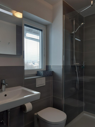 Bathroom 2, Apartment Gastehaus Maria, Ostallgäu
