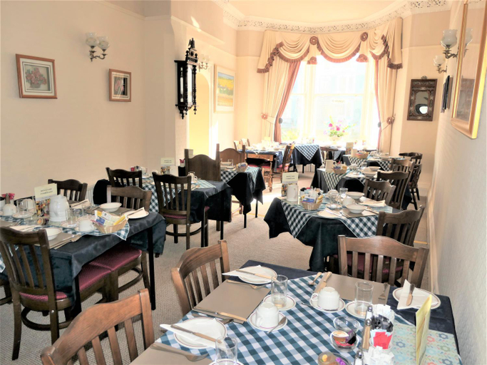Food & Drinks 5, The Cumberland, Conwy